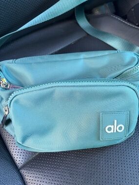 ALO Yoga Explorer Crossbody Belt Bag